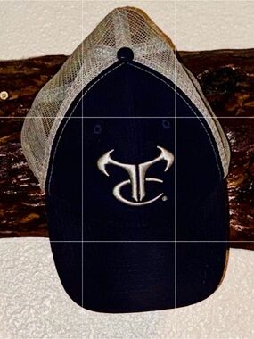 True Timber Black & White Trucker Hat With 3D Logo. Adjustable SnapBack - EUC